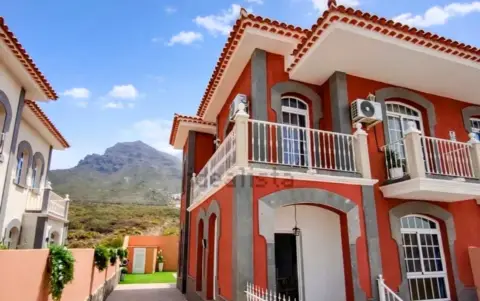 Chalet pareado en calle Viñatigo