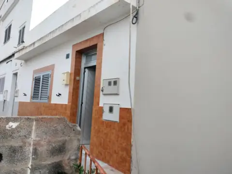 Casa pareada en calle de la Tarde