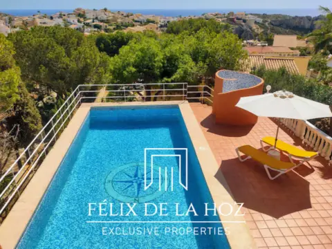 Chalet unifamiliar en calle Adelfas