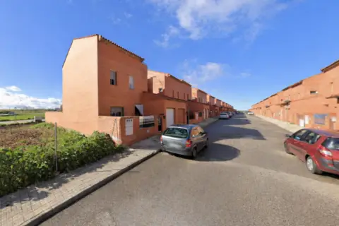 Chalet pareado en calle Puntal