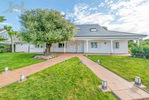 Chalet en calle de los Cedros