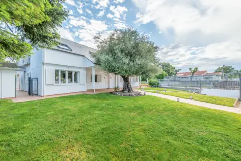 Chalet en calle de los Cedros