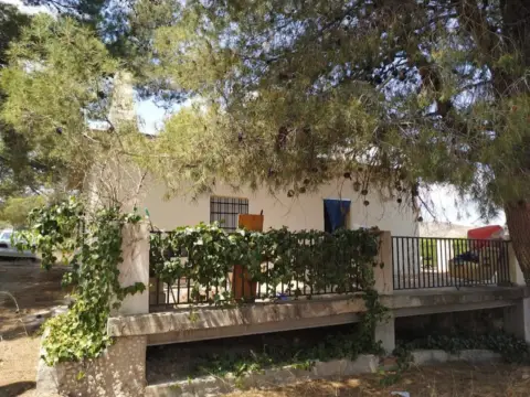 Chalet rústico en Pedralba