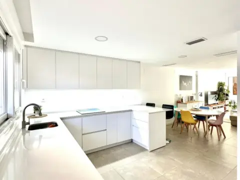 Chalet adosado en Avenida Peroniño