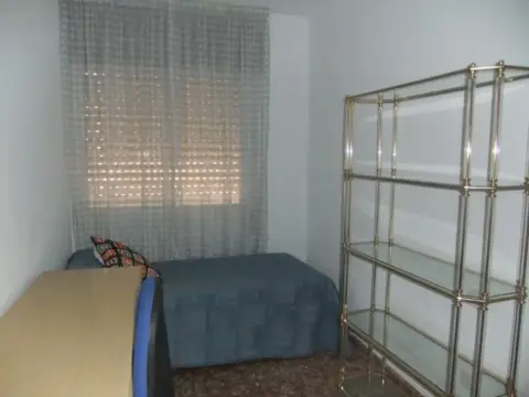 Piso en Santa Rosa-Valdeolleros