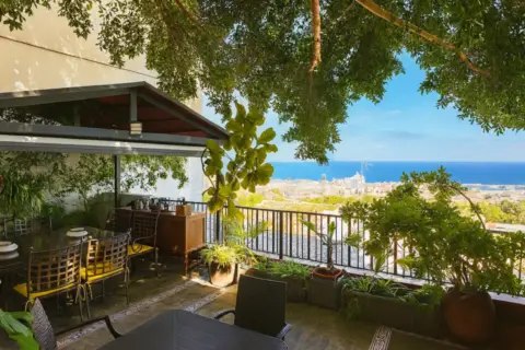 Casa en calle Adalberto Benítez Togores