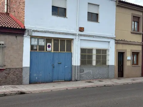 Nave comercial en calle de Fraga Iribarne, 15