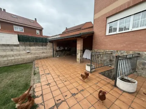 Chalet pareado en calle de los Ángeles, 6