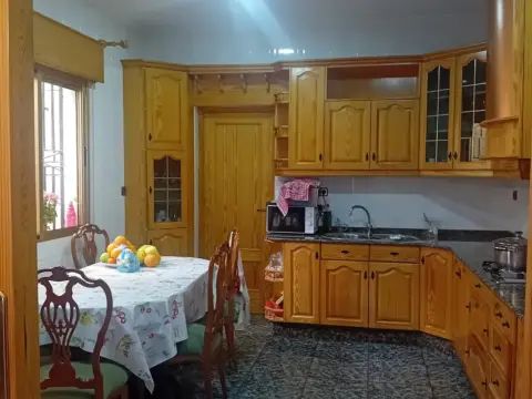 Casa en calle de la Alegría