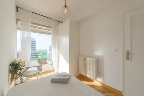 Habitación en calle del Pez Volador