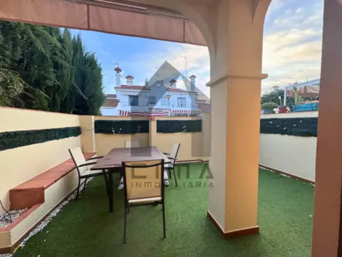 Chalet adosado en calle Jaras