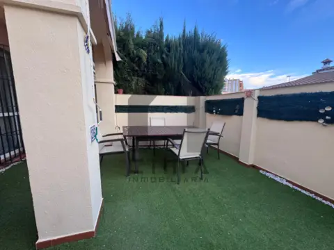 Chalet adosado en calle Jaras