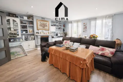 Chalet pareado en calle Isidro Pinedo