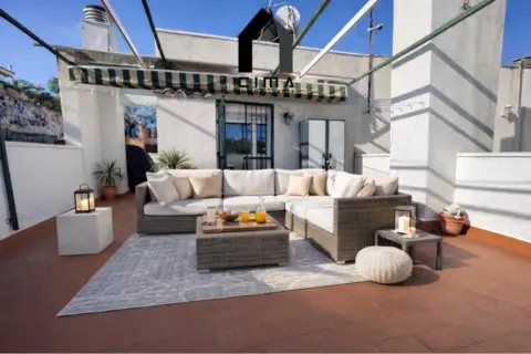 Chalet pareado en calle Isidro Pinedo