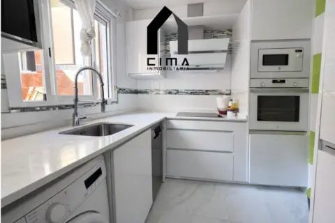 Casa adosada en calle de Miguel de Unamuno