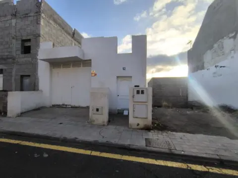 Casa en calle de las Brisas, 79