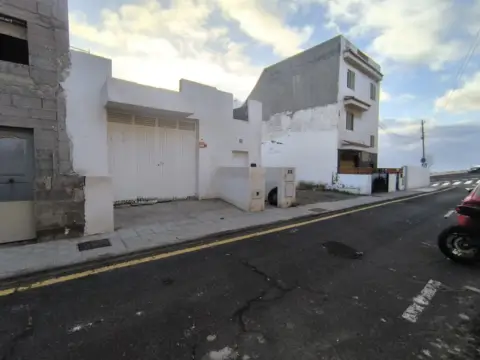 Casa en calle de las Brisas, 79