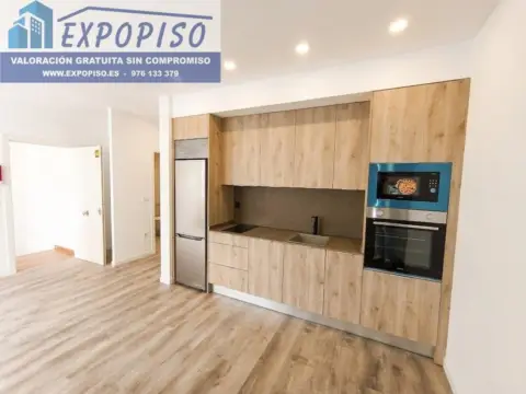 Chalet unifamiliar en calle de Figueras