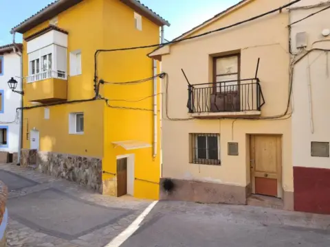 Departamento en venta bajo precio de mercado en Aniñón