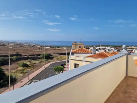 Dúplex en calle Montaña Clara