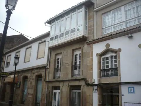 Edificio en calle da Costa do Ferrador, 1