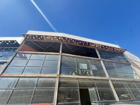 Nave comercial en calle de Holanda