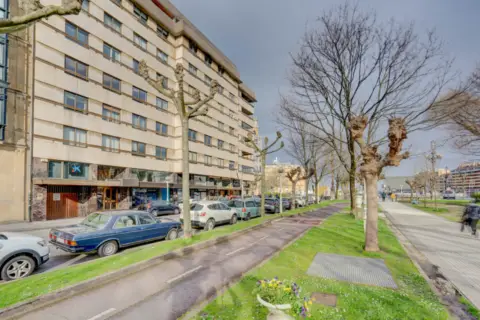 Oficina en Paseo de los Fueros, 1