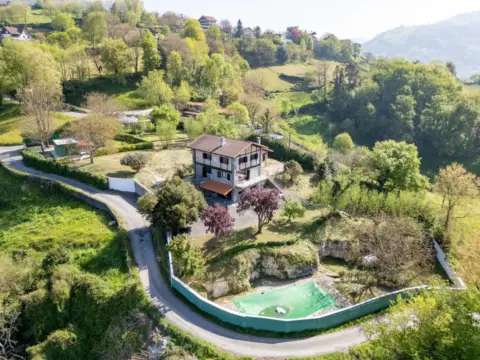 Casa unifamiliar en calle de Izaskunburu