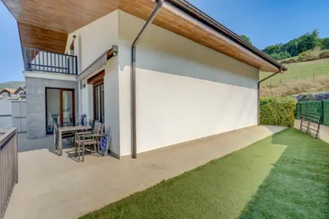 Casa pareada en calle Beistin, nº 914