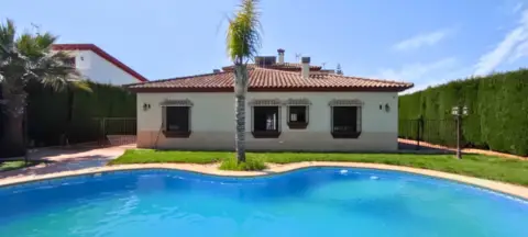 Chalet en calle Membrillar in El Arrecife (La Carlota) · La Carlota