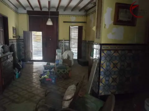 Casa adosada en Avinguda de la Constitución, 73
