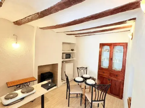 Casa adosada en calle de En Mig, 14