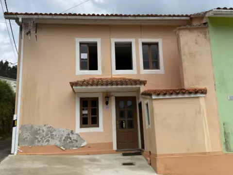 Chalet pareado en calle Figueiroa