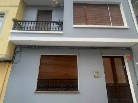 Casa adosada en calle del Pilar
