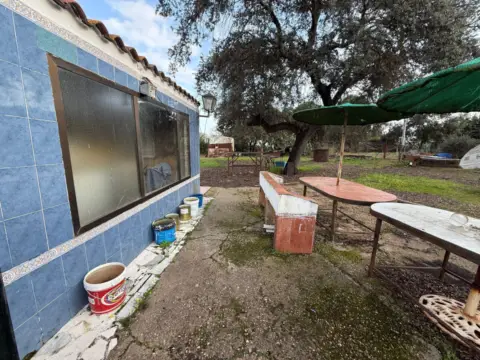Chalet rústico en Urbanización Tres Arroyos