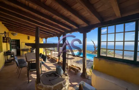 Chalet rústico en Lomo de Mena