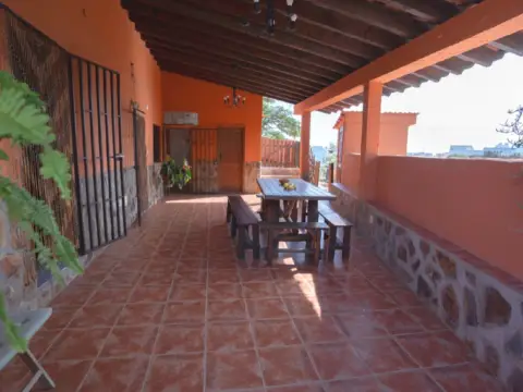 Casa rústica en calle Costa Rica