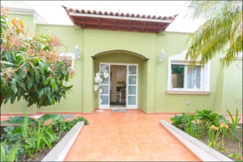 Chalet en calle Suecia