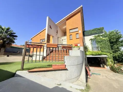 Casa unifamiliar en calle de los Almendros