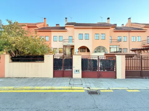 Chalet adosado en calle de Góngora