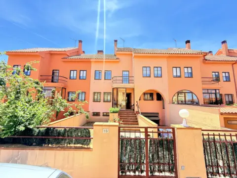 Chalet adosado en calle de Góngora