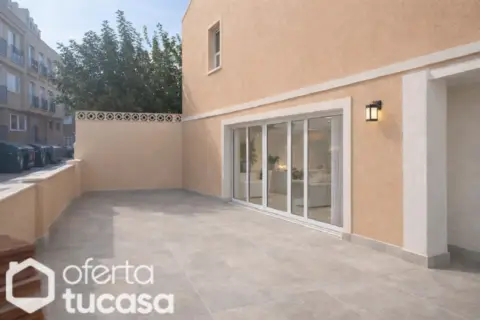 Casa adosada en calle de Andalucía, 9