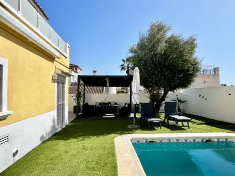 Casa unifamiliar en Carrer de Marbella, 68