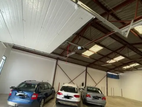 Nave comercial en Baena