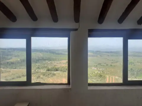 Casa rústica en calle de Aguilera Cerní