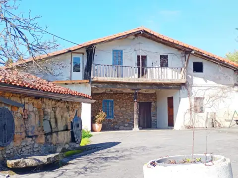 Casa adosada en Barrio de Mesterika, 54