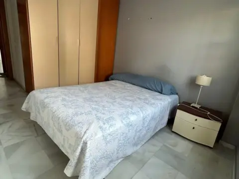 Habitación en Plaza de la Virgen del Rocío