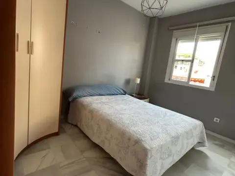 Habitación en Plaza de la Virgen del Rocío