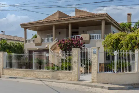 Chalet en Carril de la Torre