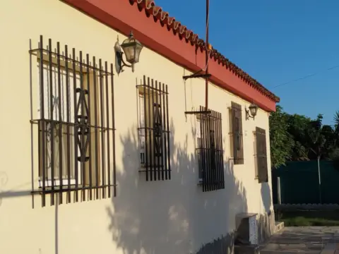 Chalet rústico en calle Aguila 2